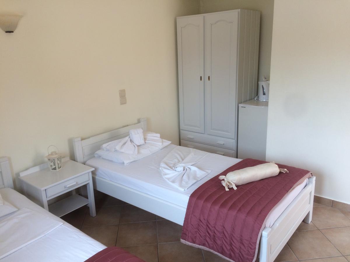 Molos Beach Rooms Kíssamos Екстериор снимка